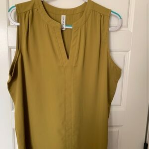Women’s Sleeveless Top - Large
